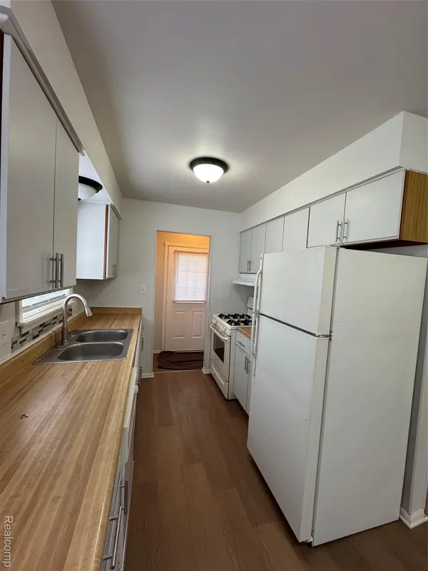 5722 CENTRALIA ST, Dearborn Heights, MI 48127