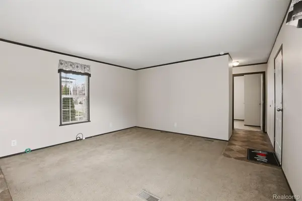 807 Swan ST, Rochester Hills, MI 48309