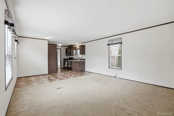 807 Swan ST, Rochester Hills, MI 48309