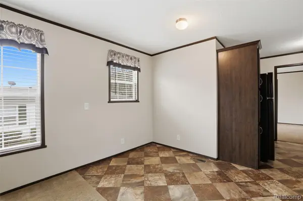 807 Swan ST, Rochester Hills, MI 48309