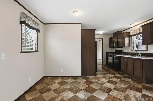 807 Swan ST, Rochester Hills, MI 48309