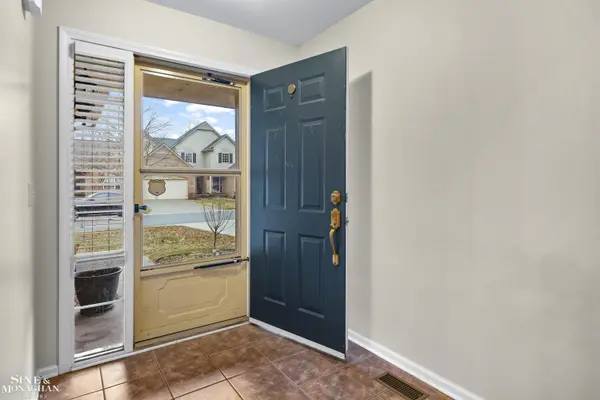 8136 Springdale DR, White Lake Twp, MI 48386