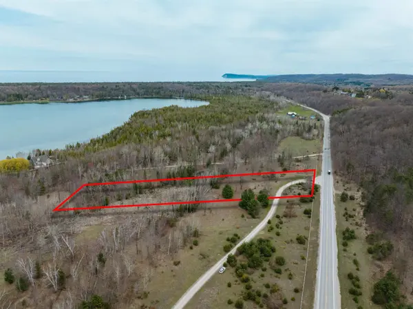 S Manitou TRL, Cleveland Twp, MI 49621