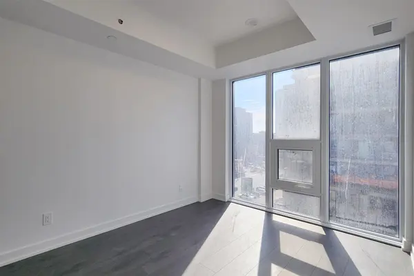 100 Queen ST E #806, Toronto C08, ON M5C 0B5