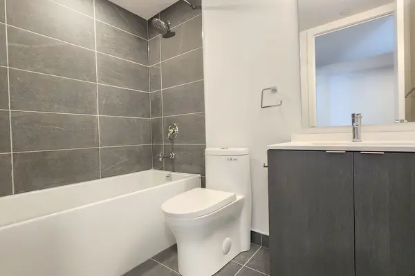 100 Queen ST E #806, Toronto C08, ON M5C 0B5