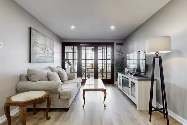 1880 VALLEY FARM RD #924, Pickering, ON L1V 6B3