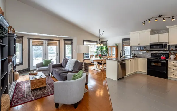 142 Mainprize CRES, East Gwillimbury, ON L0G 1M0