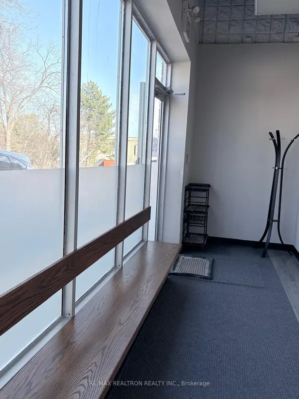 2 Allaura BLVD #4, Aurora, ON L4G 3S6