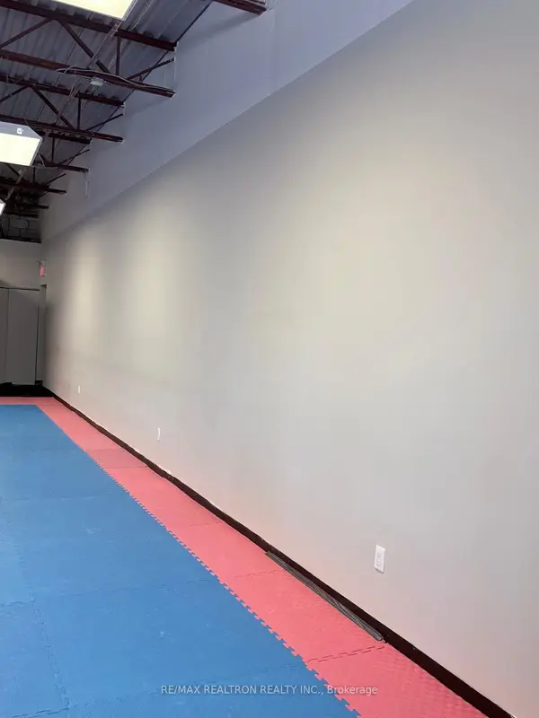 2 Allaura BLVD #4, Aurora, ON L4G 3S6