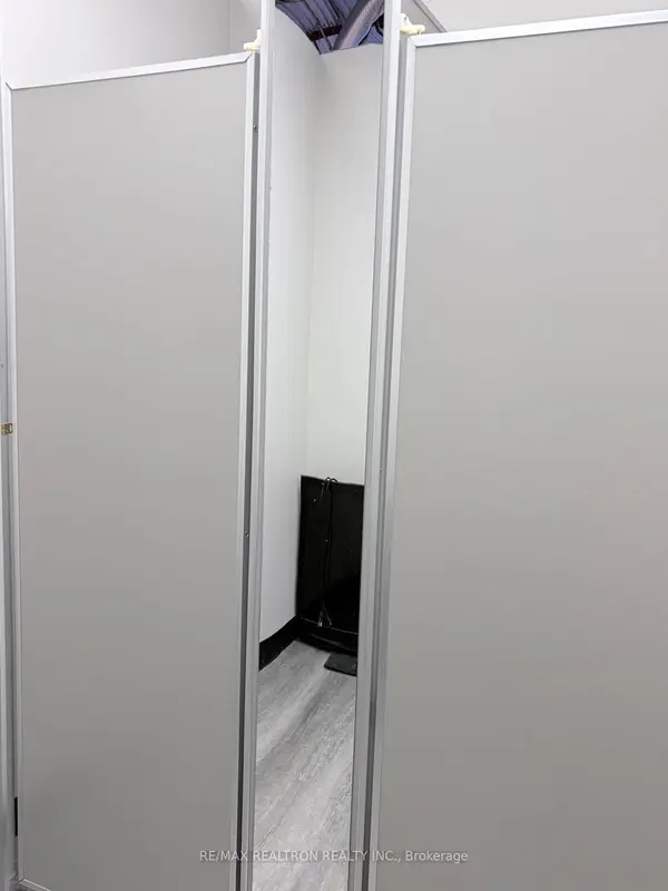 2 Allaura BLVD #4, Aurora, ON L4G 3S6