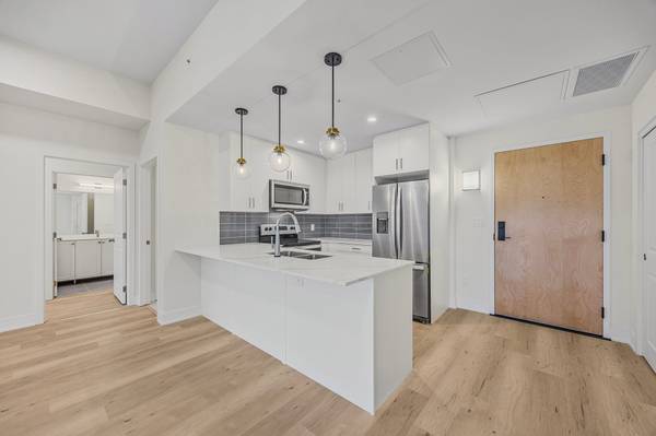 121 Mary ST #404, Clearview, ON L0M 1G0