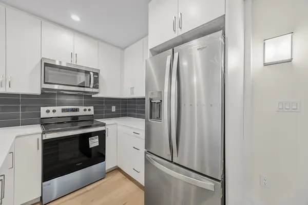 121 Mary ST #404, Clearview, ON L0M 1G0