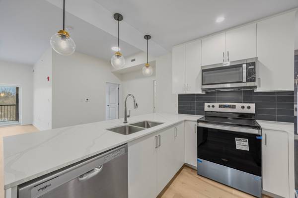 121 Mary ST #404, Clearview, ON L0M 1G0