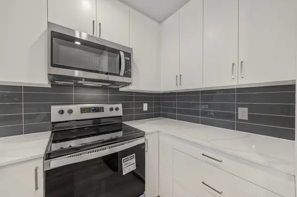 121 Mary ST #404, Clearview, ON L0M 1G0