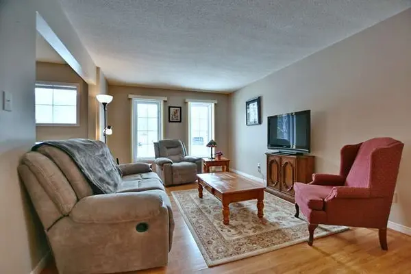 1 Downer CRES, Wasaga Beach, ON L9Z 1B9