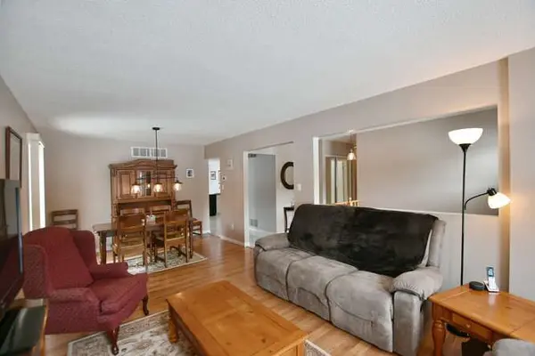 1 Downer CRES, Wasaga Beach, ON L9Z 1B9