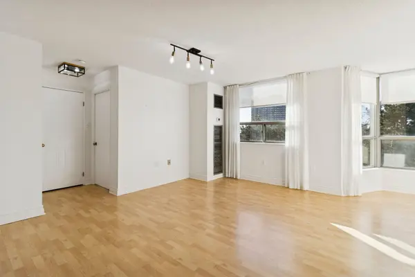 1110 Walden CIR #510, Mississauga, ON L5J 4R3