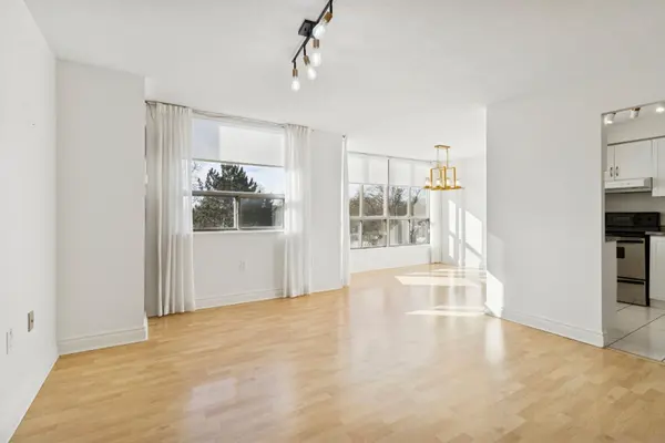 1110 Walden CIR #510, Mississauga, ON L5J 4R3