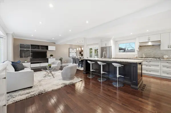 383 Cosburn CRES, Burlington, ON L7L 2W5