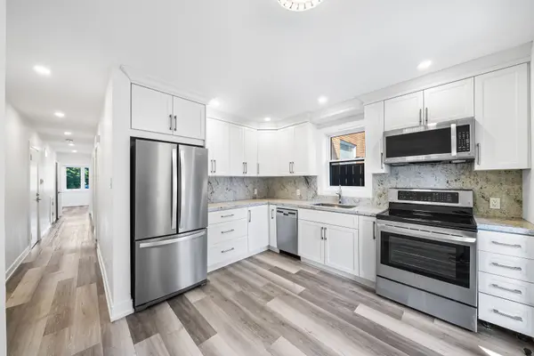50 Arcadian CIR #2, Toronto W06, ON M8W 2Y9