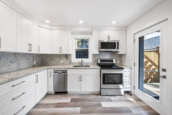 50 Arcadian CIR #2, Toronto W06, ON M8W 2Y9