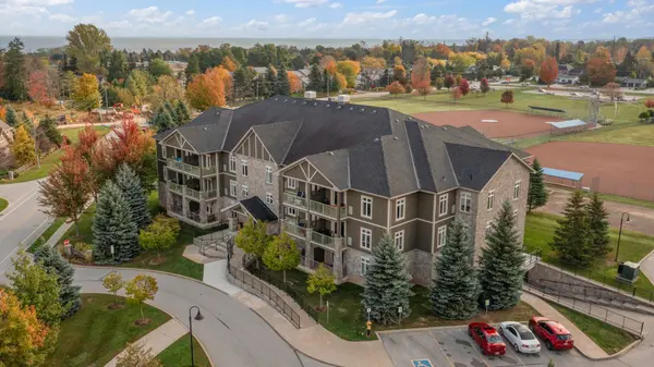 27 Beaver ST #207, Blue Mountains, ON N0H 2P0