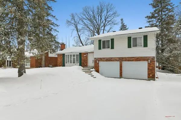 109 Dorothea DR, Billings Bridge - Riverside Park And Area, ON K1V 7C6