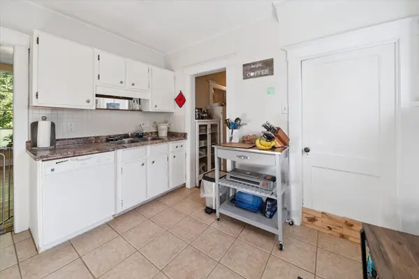 31 Brunel RD, Huntsville, ON P1H 1P4