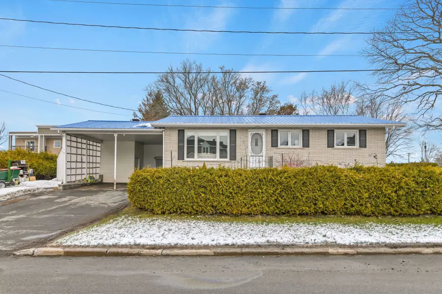 313 Cecile BLVD W, Hawkesbury, ON K6A 1N7