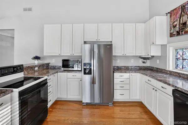 1449 Coutant ST, Flushing, MI 48433