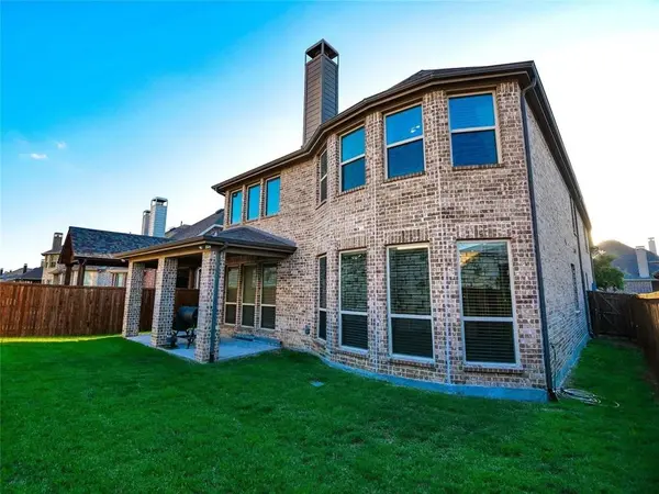 217 Warwick Boulevard, Lewisville, TX 75056