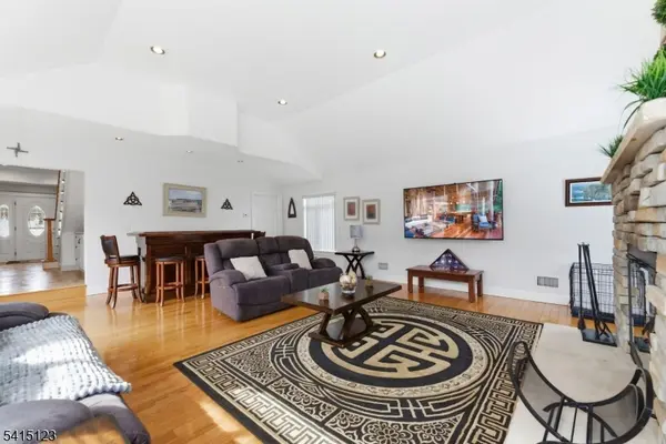 60 Belleview Ave, Butler Boro, NJ 07405