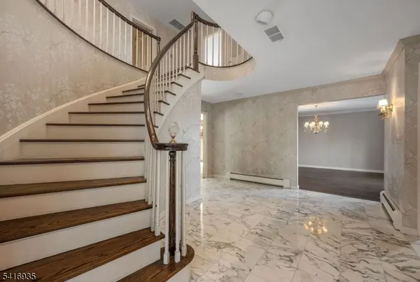 14 Adams Dr, Cresskill Boro, NJ 07626