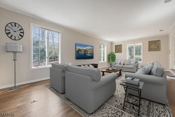 14 Adams Dr, Cresskill Boro, NJ 07626