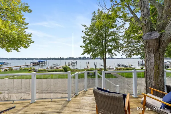 16631 Lakeview ST, Ferrysburg City, MI 49456