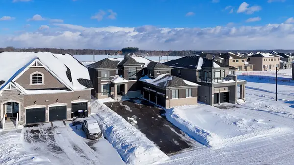 36 Felhazi TRL, Essa, ON L3W 0A4