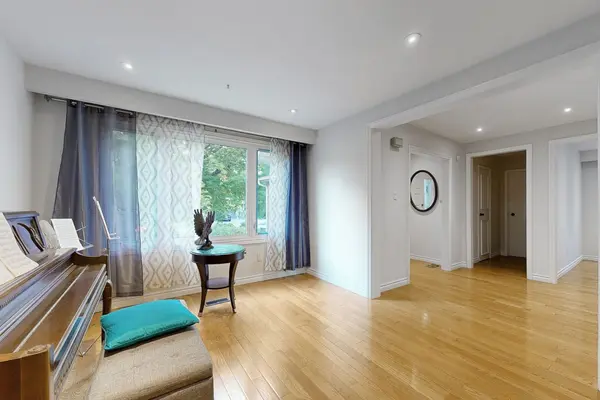 287 Manchester DR, Newmarket, ON L3Y 6J4