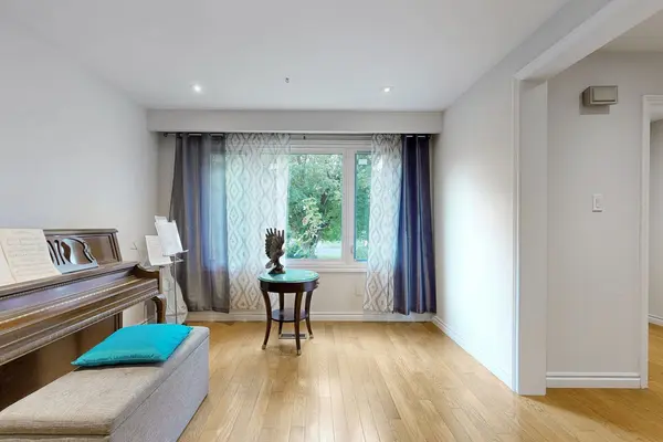 287 Manchester DR, Newmarket, ON L3Y 6J4