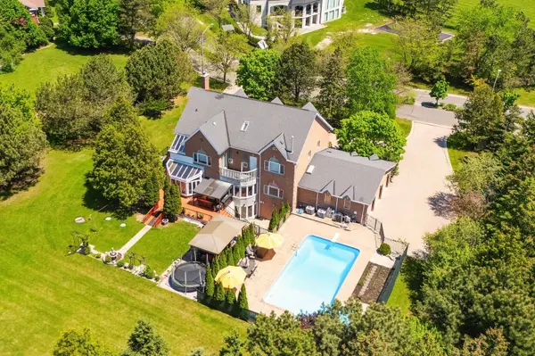 2 Jennings Gate, Markham, ON L6C 1A9