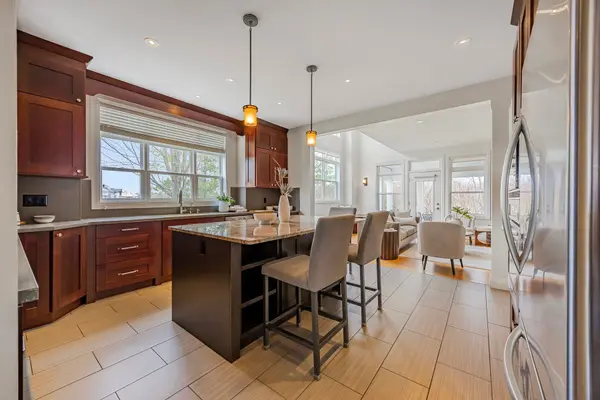 2 Swan LN, Tay, ON L0K 1R0