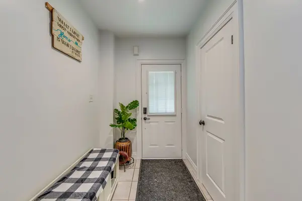 5637 Evelyn LN, Burlington, ON L7L 6X1