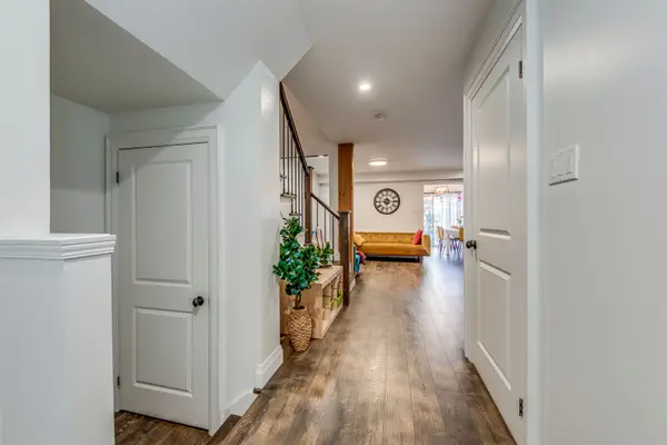 5637 Evelyn LN, Burlington, ON L7L 6X1