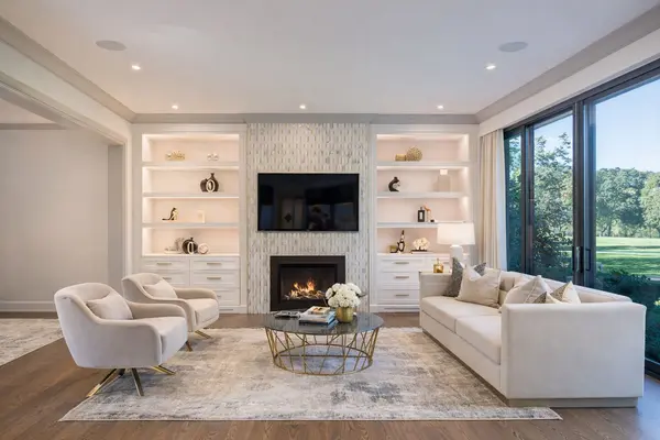 4 Braywin DR, Toronto W09, ON M9P 2P1