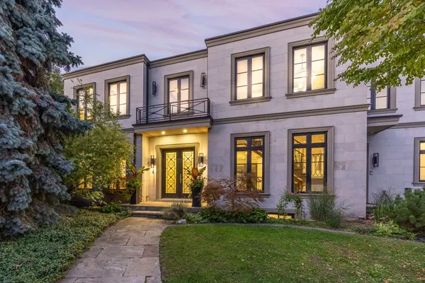 4 Braywin DR, Toronto W09, ON M9P 2P1