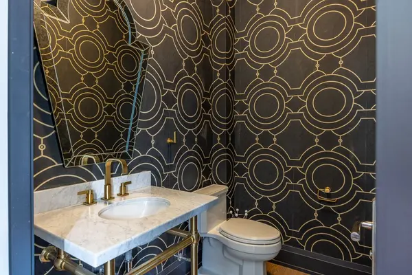 4 Braywin DR, Toronto W09, ON M9P 2P1