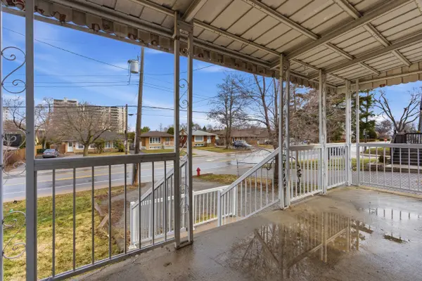 880 LAWRENCE RD, Hamilton, ON L8K 2A3