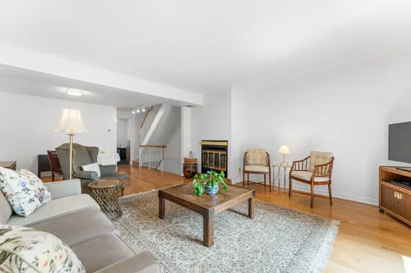 1916 Russell RD, Elmvale Acres And Area, ON K1G 1L6