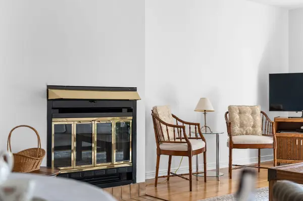 1916 Russell RD, Elmvale Acres And Area, ON K1G 1L6