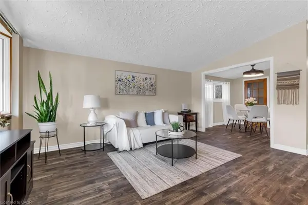 77 Lawfield DR, Hamilton, ON L8V 4C6