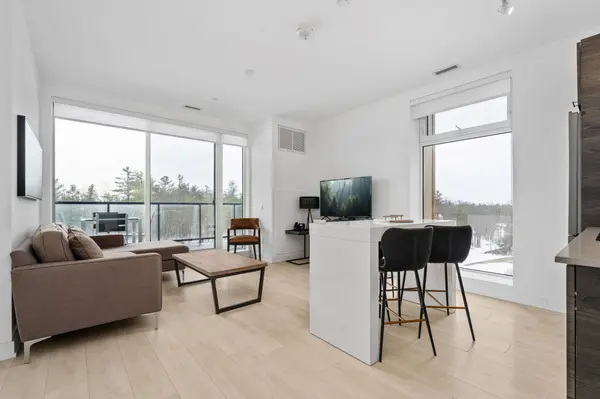 120 Carrick TRL #401, Gravenhurst, ON P1P 0B6